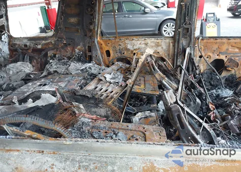 2017 Cadillac Escalade Luxury z USA, uszkodzony, nr VIN 1GYS4BKJ1HR329418